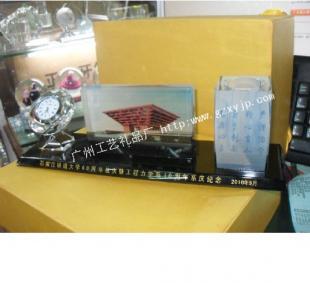 上海水晶辦公用品精品選購(gòu)指南 從水晶筆筒到三件套，打造優(yōu)雅辦公空間